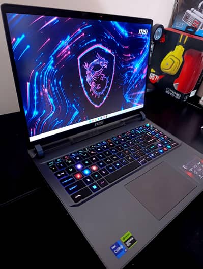 MSi vector intel Core i9 Rtx 4080 32/1TB QHD 240Hz Gaming laptop