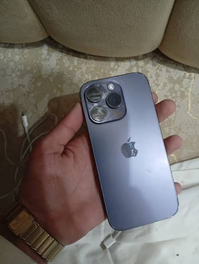 Iphone 14 pro all ok water pack location on the spot mange kar ly gy