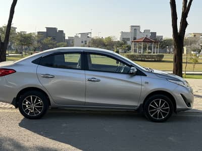 Toyota Yaris 2021 Silver – 100% Genuine, Top Variant 1.5 CVT