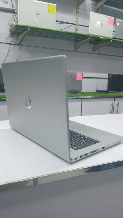 HP Ryzen 5 3300U | 8GB / 256GB SSD | 2 GB card