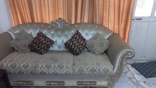 wooden 5 seater originally molty foam