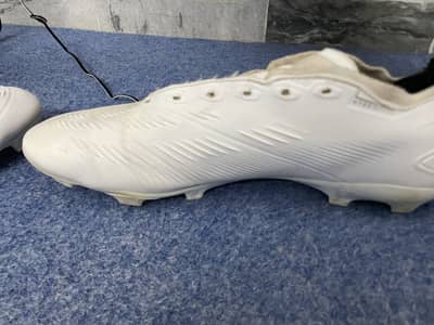 Adidas predator League (white)