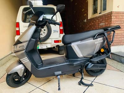 Revoo A12 Electric Scooty– 72V Battery | 70–90 km Range |