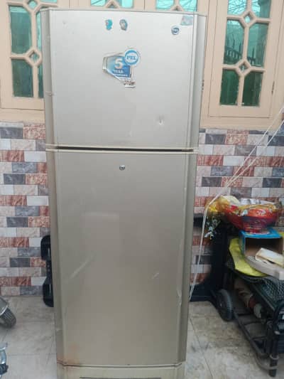 PEL fridge full size original ha extra ha jaheez ki lga li ha