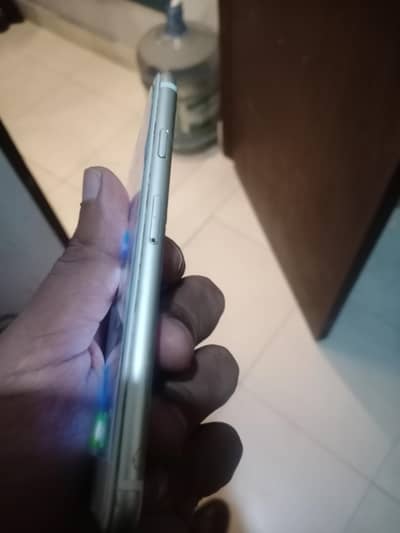 iPhone 6s 64 GB PTA approved on the mobile and data cable only for cal