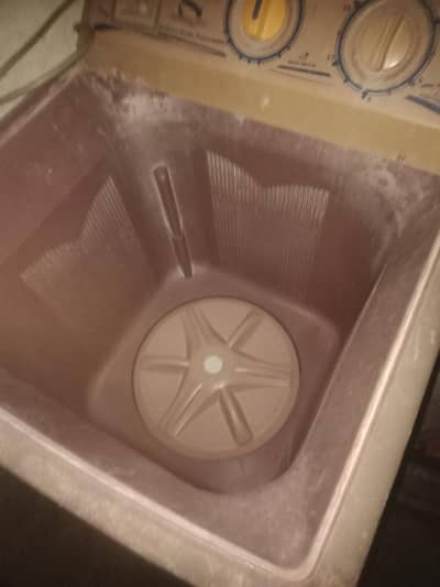 COPPER WINDING MOTOR SIRF NECHE WHELL KI AIK JAGAH TOOTI HUE HE