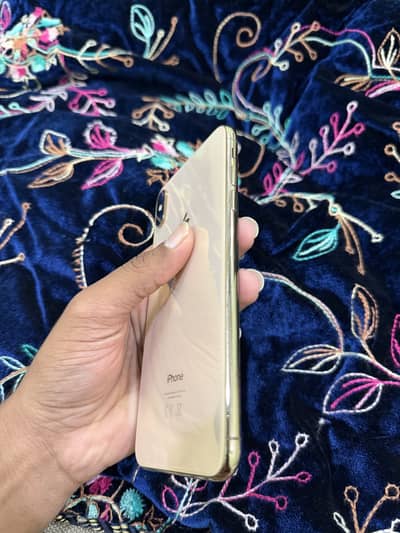 I phone Xsmax golden colour 256gb PTA approved battery health(service)