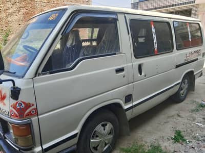 Toyota hiace is andar bahar se showd hai tyre new diesel engine 2400