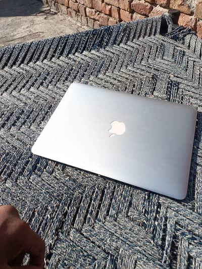 MacBook Air core i5