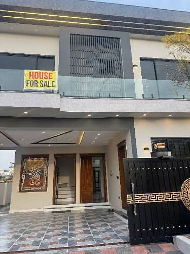 Near To Main Entrance 10 Marla Brand New House For Sale