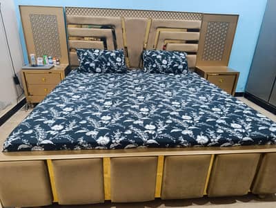 COMPLETE KING SIZED BED SET, 2 SIDE TABLES, DRESSING TABLE