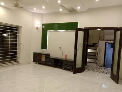 10 Marla Corner House Available For Sale