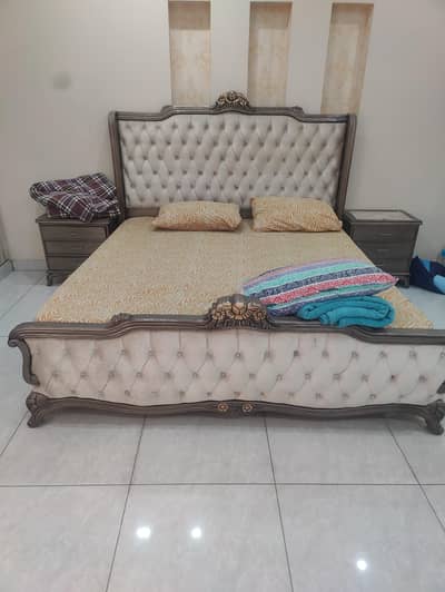 bed with 2 side tables and 1 dressing table