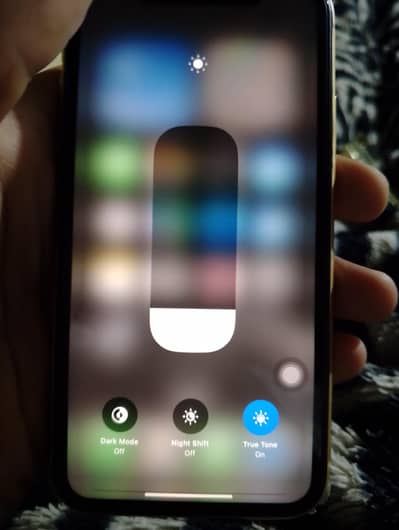 I phone xr factory unlock Rs 32 all ok no issue 10/10