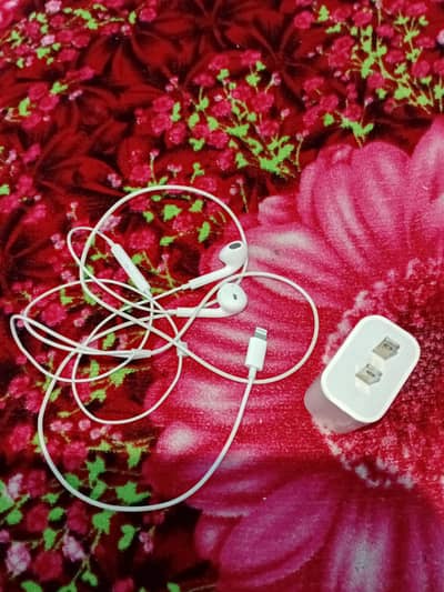 IPHONE 20W ORGINAL ADAPTOR AND HANDSFREE