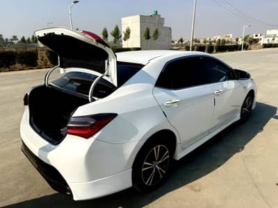 Toyota Corolla Altis Grande X CVT-i 1.8 Black Interior