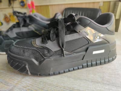 Jeeboo brand imported black sneakers gorilla varient