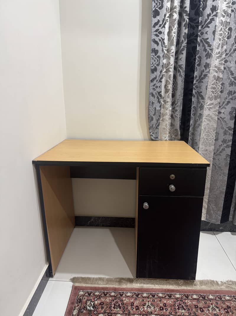 single bed/study table 1