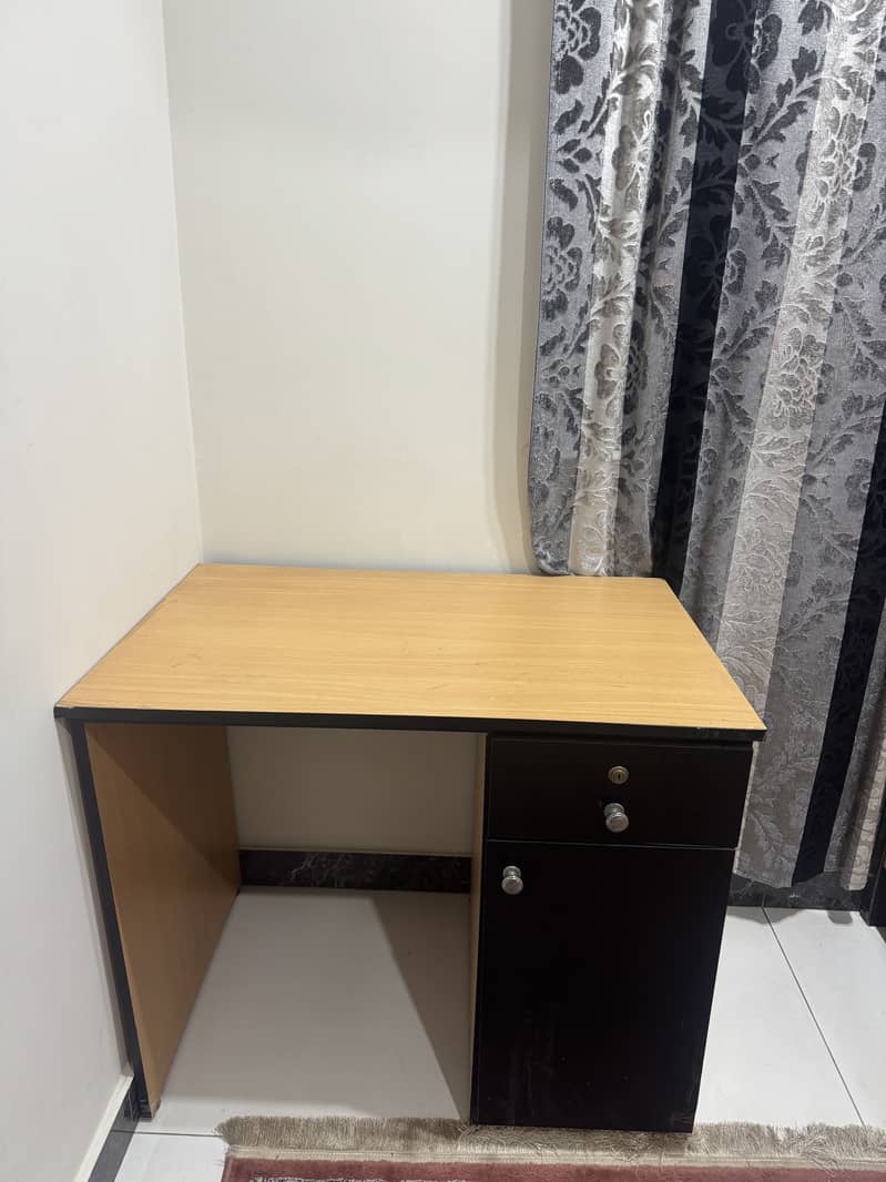 single bed/study table 3