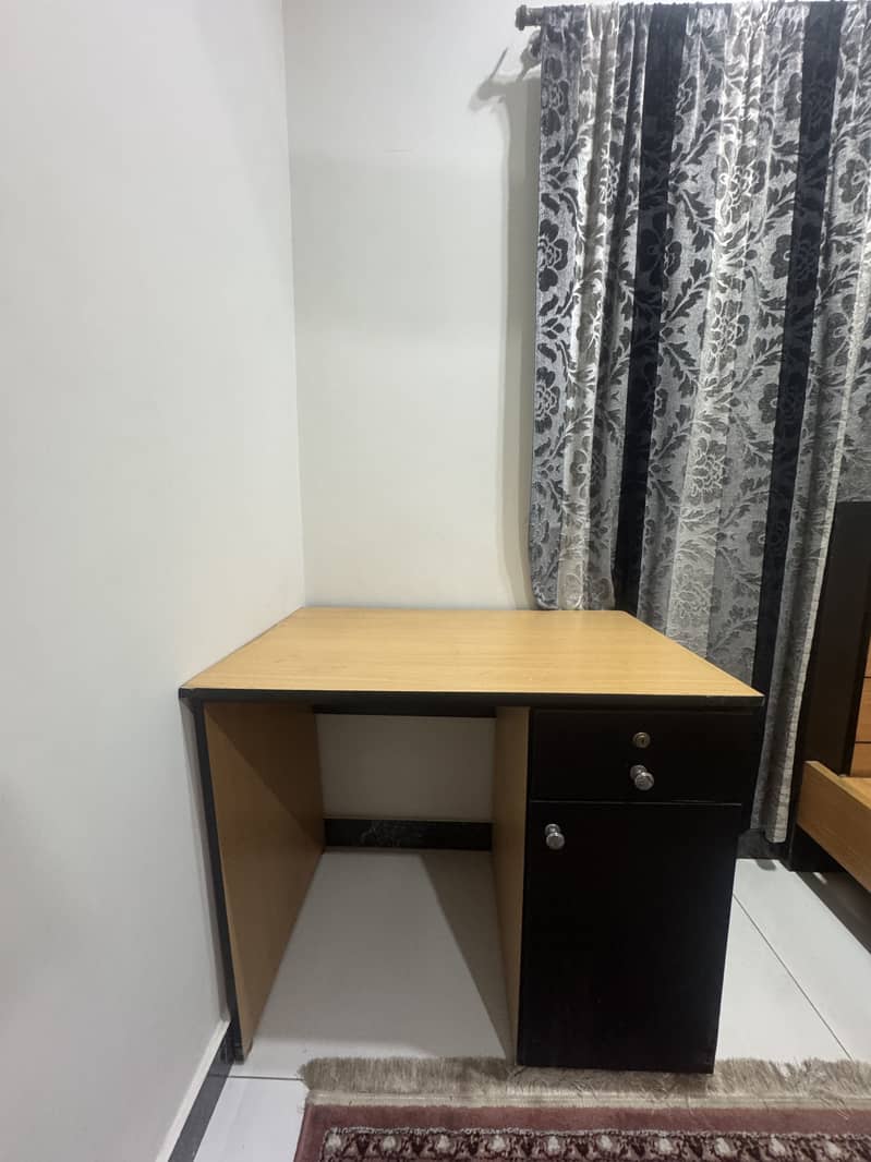 single bed/study table 4