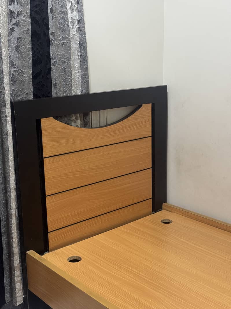 single bed/study table 5