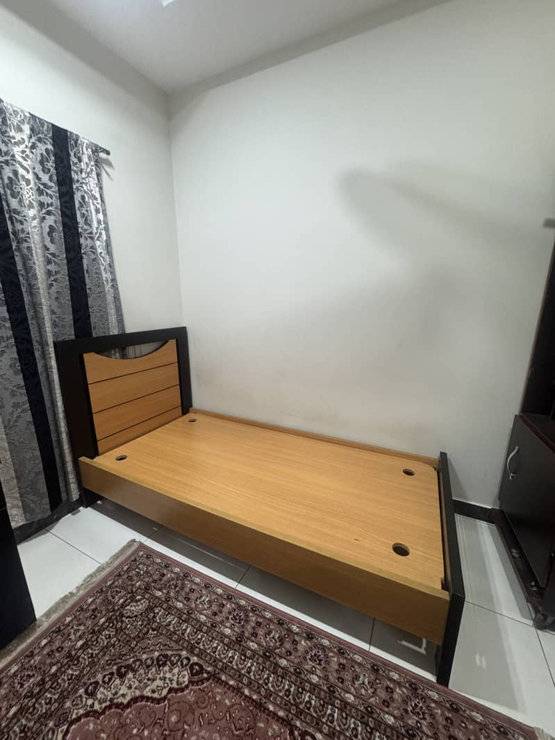 single bed/study table 7