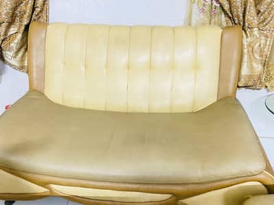 selling 7 seater sofa set with 1 central table and 2 side table