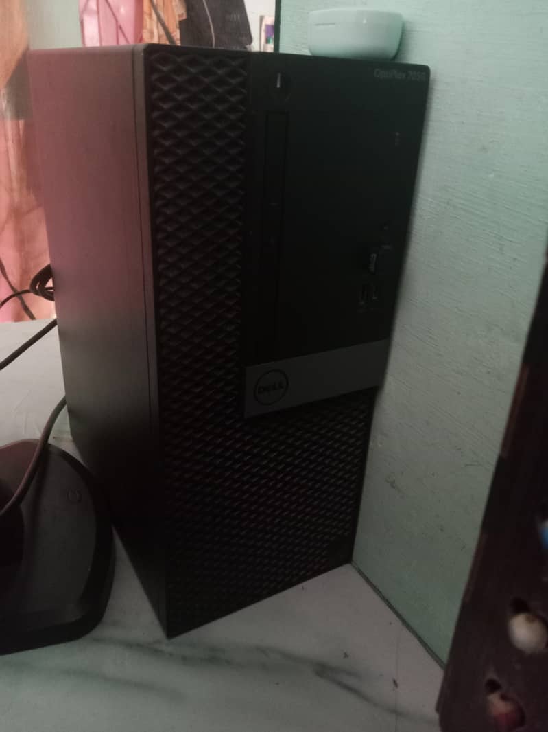 Dell optiplex 7050/8gb Ram /128gb NVME/i5 7th gen processor 2