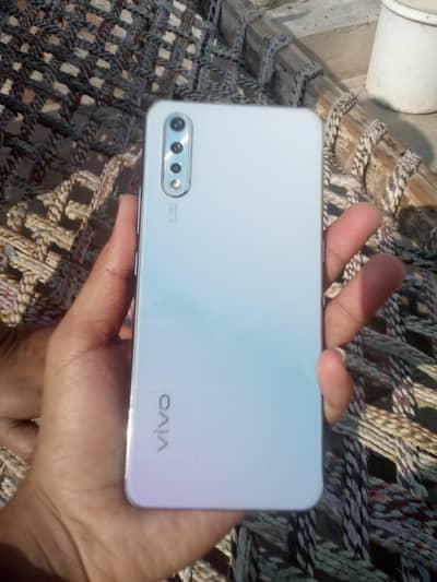 vivo s1  4/128GB  lush condition with box and charger