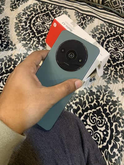 new mobile hai spain sy aya hai only box open hai