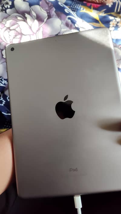 IPAD 6 Gen . . . 03186700323