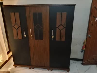newly 3 portion wardrobe  10/10 condition