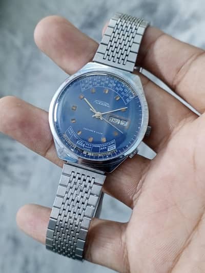ORIGINAL VINTAGE RAKETA DAY DATE MADE IN USSR