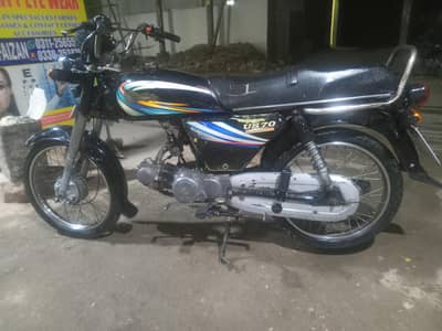 dhoom Yamaha 70 cc nut to nut original shiny genuine condition