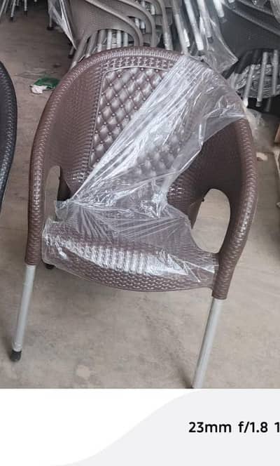 best plastic chairs and table
