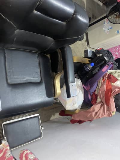 Salon chairs available just 2 month use