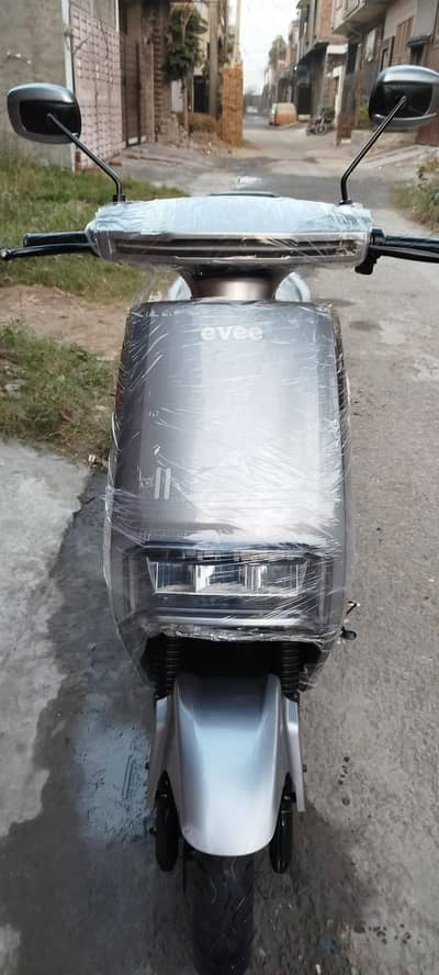 Electric scooty Evee C1 pro