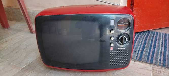antique TV import bhar TV hy kafi salo sy rkha hy