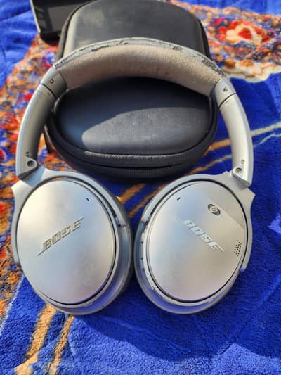 bose QuietComfort 35 headphones  031309. . 42221
