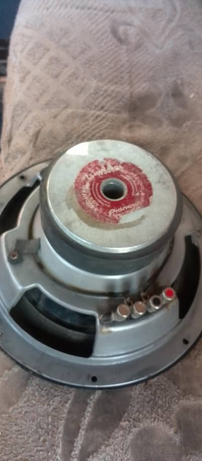 I m selling orainal piener high base woofer