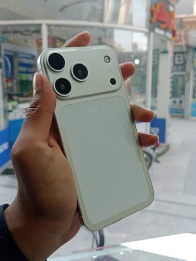 IPHONE XR CONVERTED 17 PRO