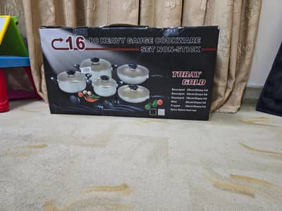 Heavy Gauge Non-Stick 16pc Cooking Set - Unused Box Pac