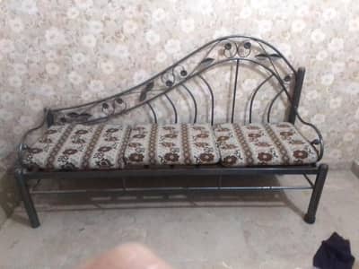 selling furniture item