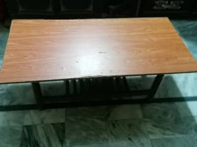 1 TABLE FOR SALE GOOD CONDITION