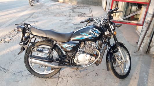 Suzuki 150 bike sale good condition 2 oner