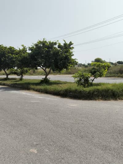 7 Marla Corner Plot In Street 24 Plot For Sale