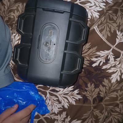 bluks music speaker bluetooth  10 day used