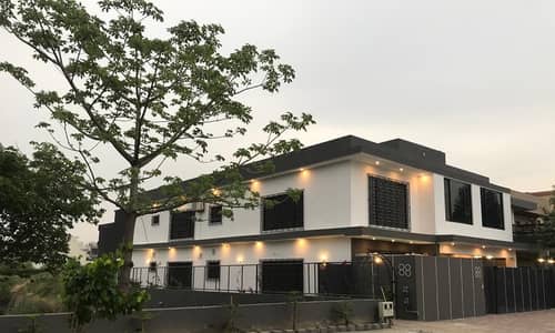NEW AMERICAN STYLE HOUSE FULLY FURNISHED 24 HR SECURITY-F-15/1-ISLAMAB