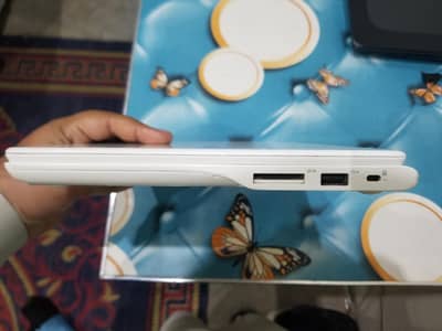 Acer c720p touch screen with dual boot 128gb