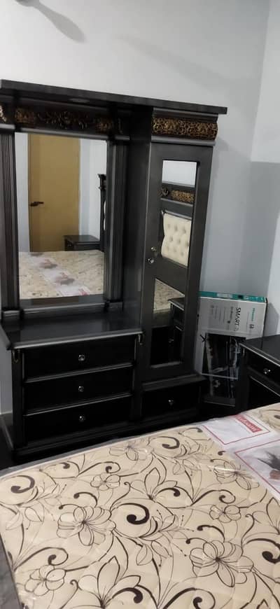 Dressing table in very good condition just like new